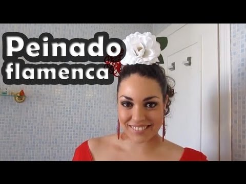 Completa tu look flamenco: Coloca la peineta y flor de flamenca